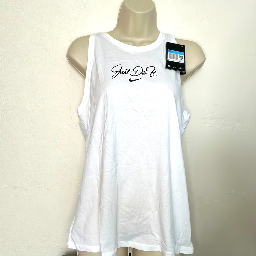 Women’s Nike tank- Medium